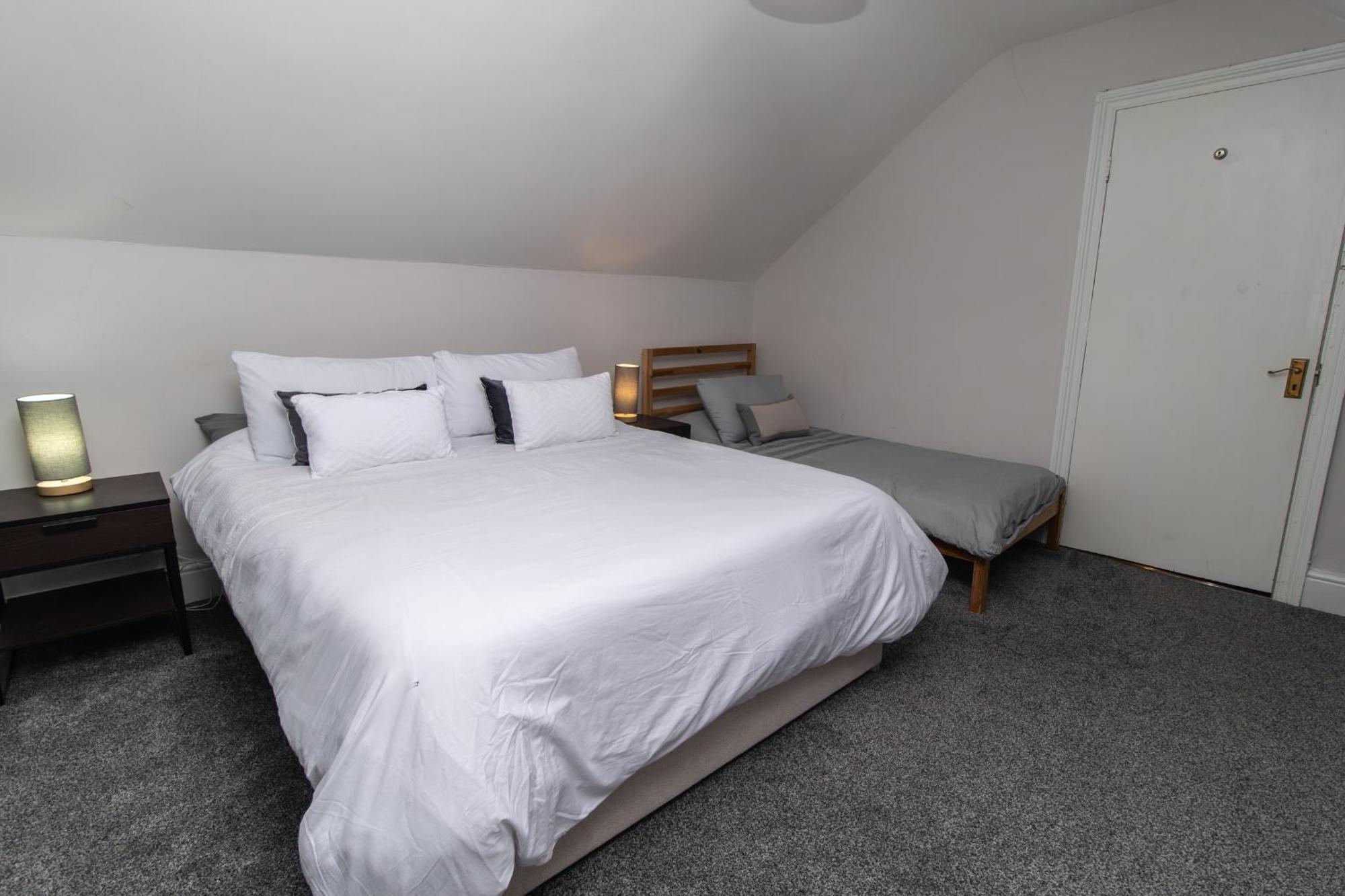 Dwellcome Home Ltd 4 King Bedroom Townhouse, Free Parking, Fast Wifi, Fully Equipped Kitchen, 15 Min Drive To Nissan, 20 Min To Newcastle Sunderland, Ideal For Long Term Contractor Etc Stays, Regular Housekeeping Option - See Our Site For Assurance South Shields Bagian luar foto