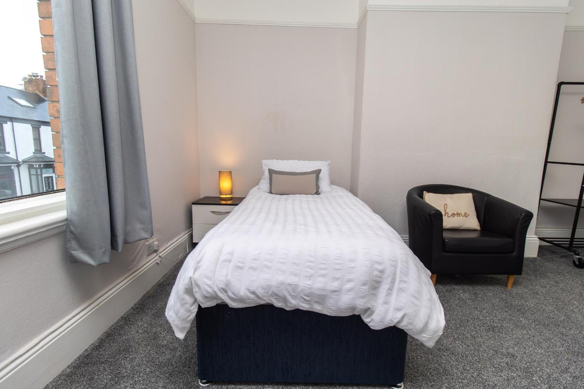 Dwellcome Home Ltd 4 King Bedroom Townhouse, Free Parking, Fast Wifi, Fully Equipped Kitchen, 15 Min Drive To Nissan, 20 Min To Newcastle Sunderland, Ideal For Long Term Contractor Etc Stays, Regular Housekeeping Option - See Our Site For Assurance South Shields Bagian luar foto