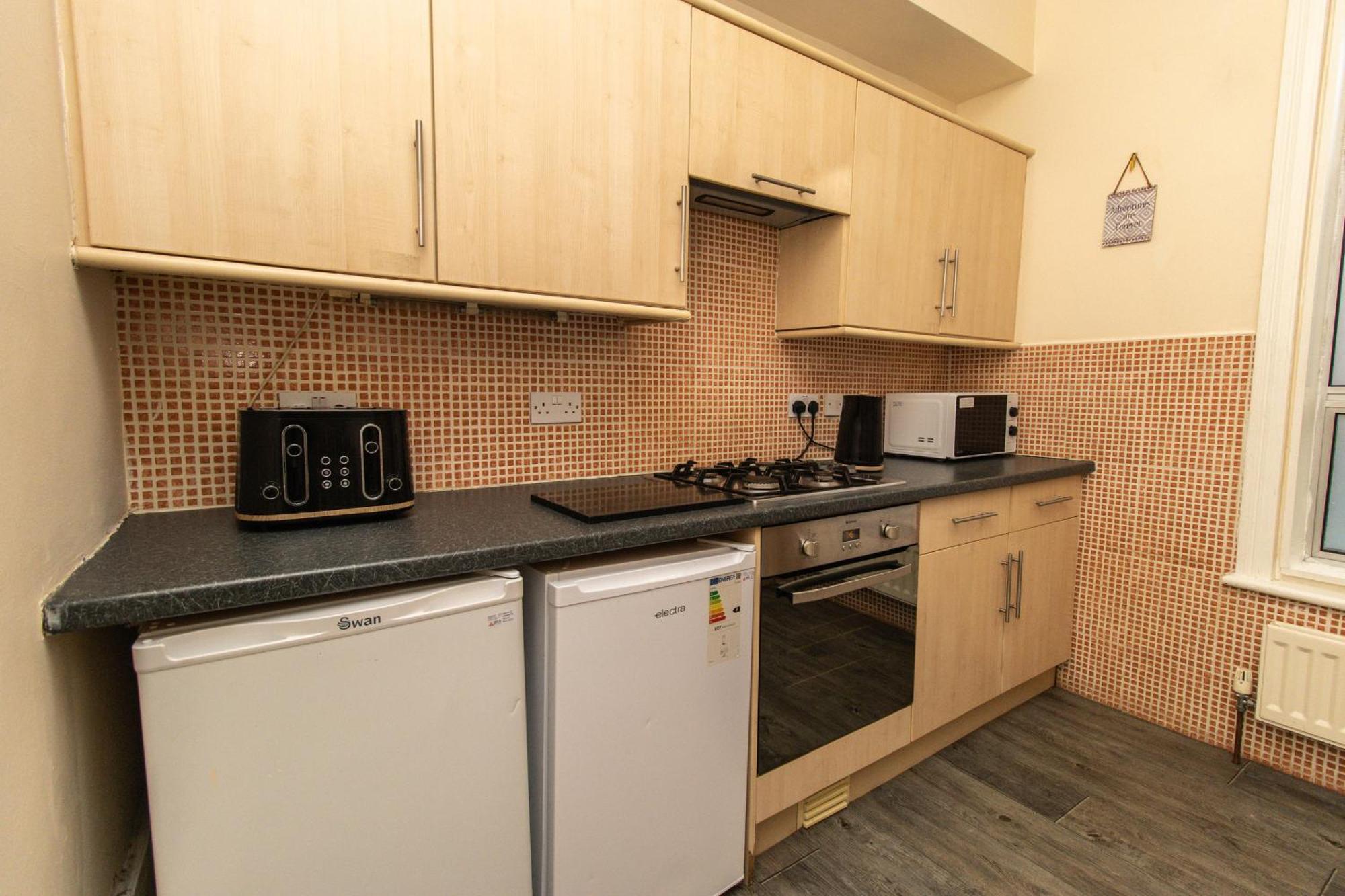 Dwellcome Home Ltd 4 King Bedroom Townhouse, Free Parking, Fast Wifi, Fully Equipped Kitchen, 15 Min Drive To Nissan, 20 Min To Newcastle Sunderland, Ideal For Long Term Contractor Etc Stays, Regular Housekeeping Option - See Our Site For Assurance South Shields Bagian luar foto