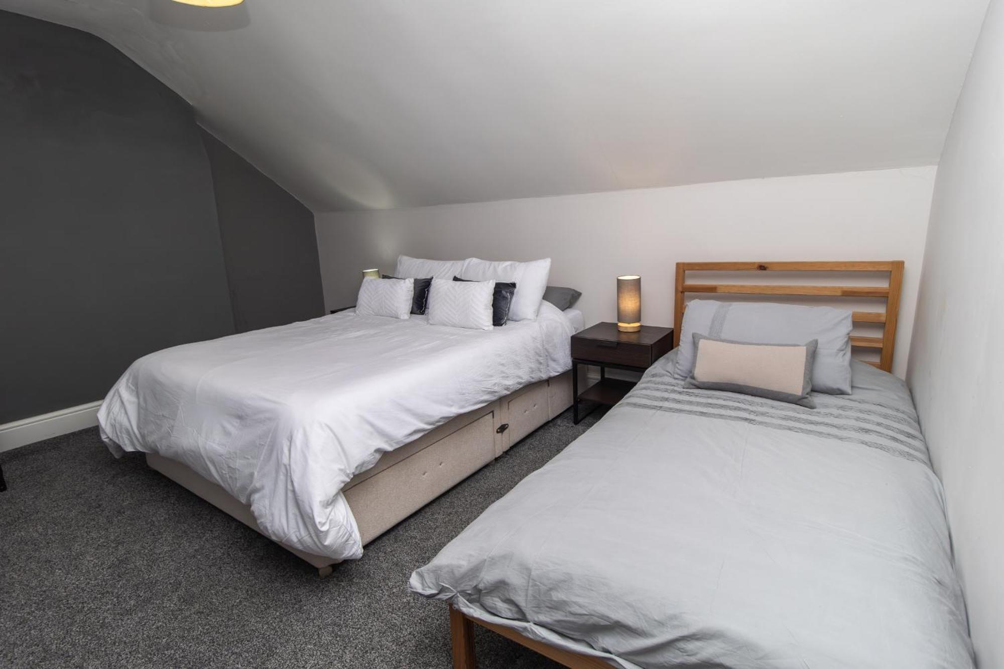 Dwellcome Home Ltd 4 King Bedroom Townhouse, Free Parking, Fast Wifi, Fully Equipped Kitchen, 15 Min Drive To Nissan, 20 Min To Newcastle Sunderland, Ideal For Long Term Contractor Etc Stays, Regular Housekeeping Option - See Our Site For Assurance South Shields Bagian luar foto