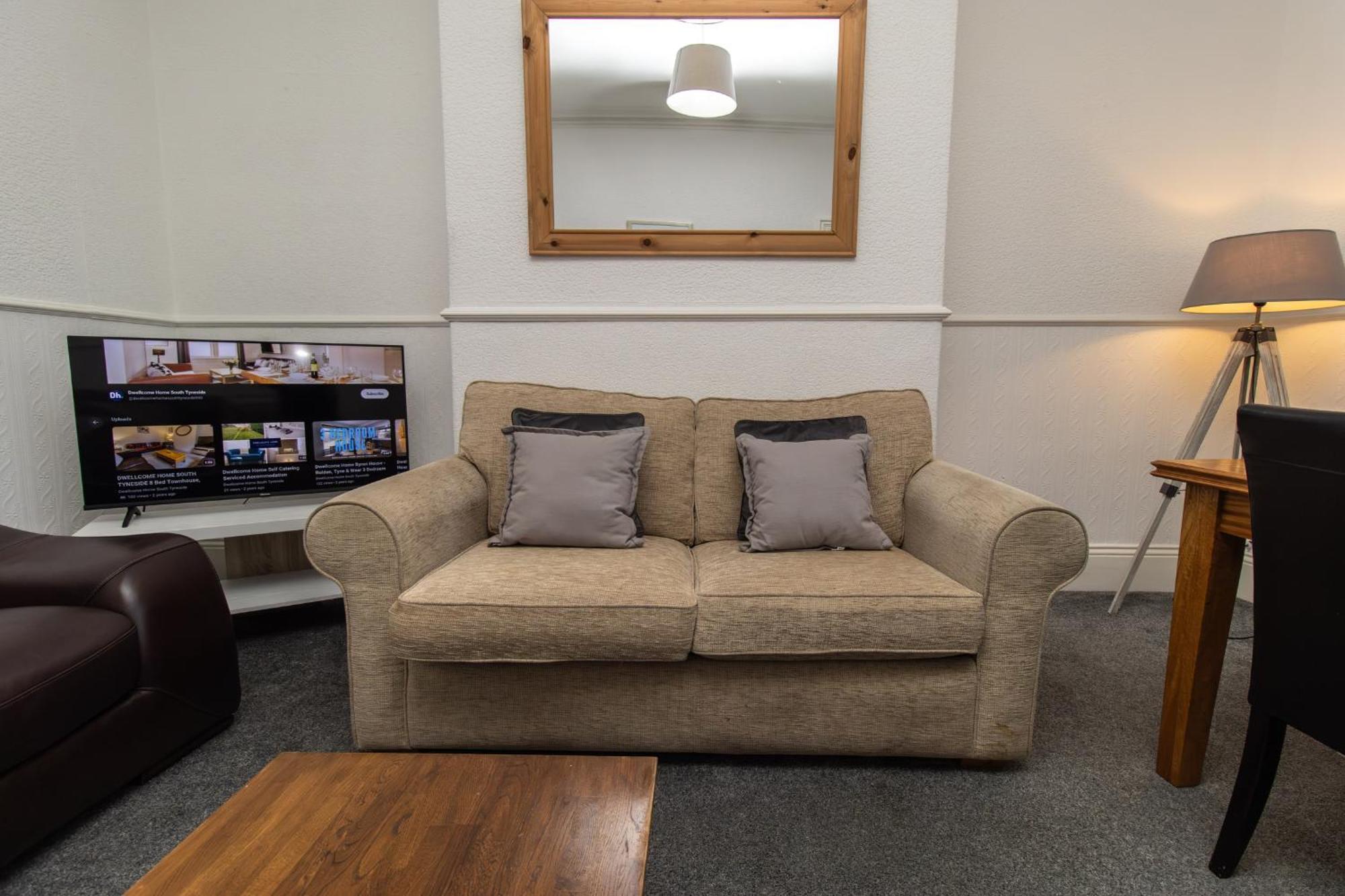 Dwellcome Home Ltd 4 King Bedroom Townhouse, Free Parking, Fast Wifi, Fully Equipped Kitchen, 15 Min Drive To Nissan, 20 Min To Newcastle Sunderland, Ideal For Long Term Contractor Etc Stays, Regular Housekeeping Option - See Our Site For Assurance South Shields Bagian luar foto