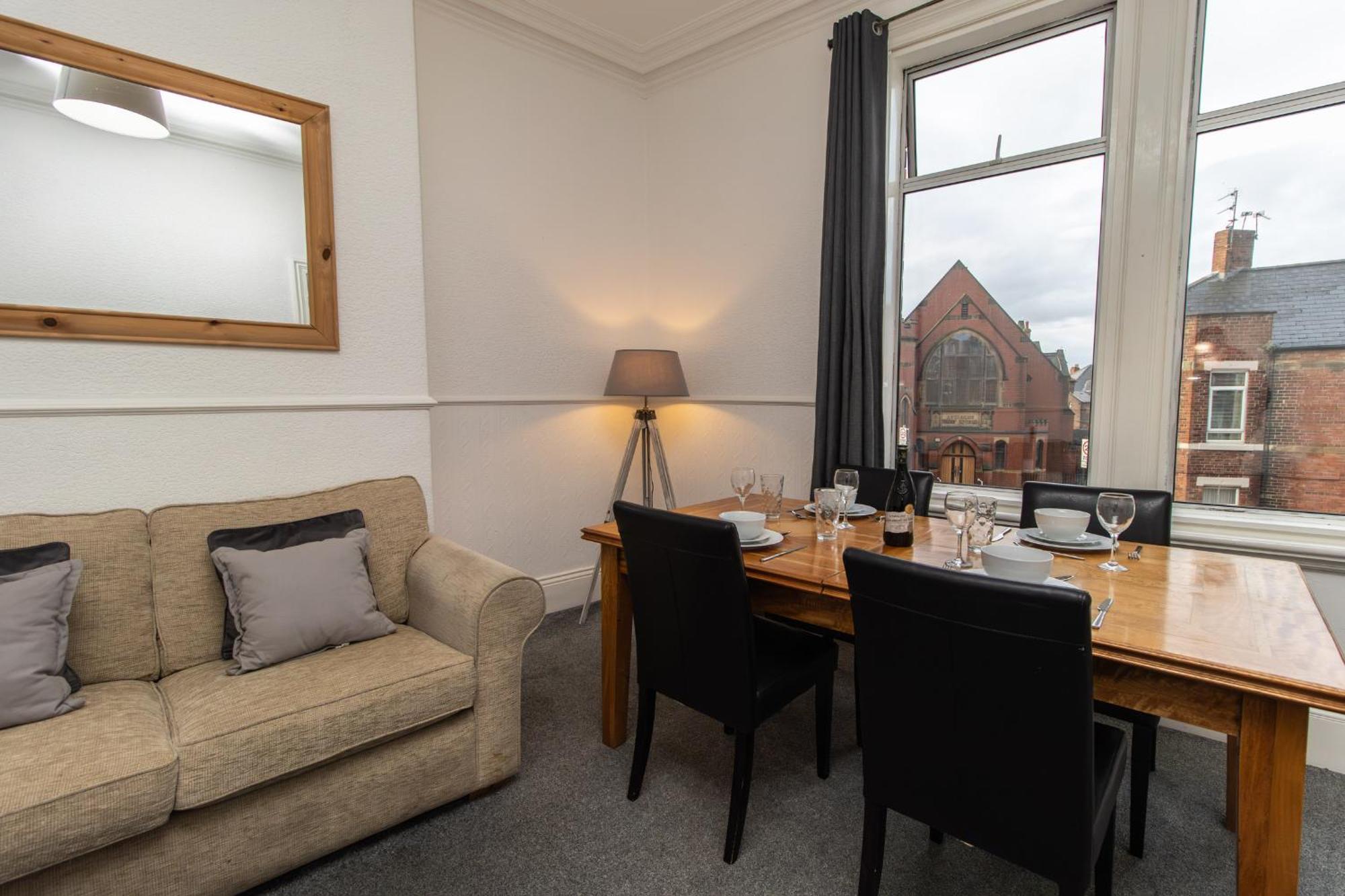 Dwellcome Home Ltd 4 King Bedroom Townhouse, Free Parking, Fast Wifi, Fully Equipped Kitchen, 15 Min Drive To Nissan, 20 Min To Newcastle Sunderland, Ideal For Long Term Contractor Etc Stays, Regular Housekeeping Option - See Our Site For Assurance South Shields Bagian luar foto