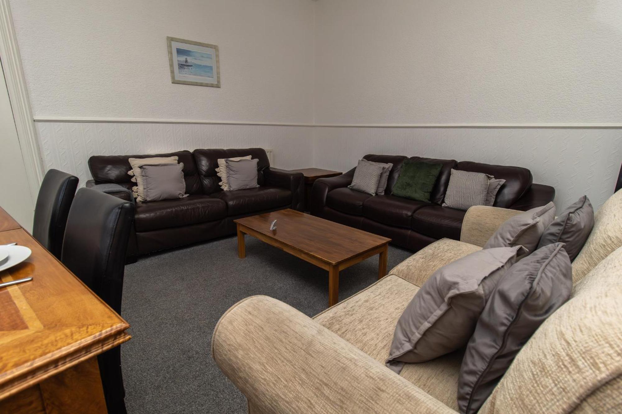 Dwellcome Home Ltd 4 King Bedroom Townhouse, Free Parking, Fast Wifi, Fully Equipped Kitchen, 15 Min Drive To Nissan, 20 Min To Newcastle Sunderland, Ideal For Long Term Contractor Etc Stays, Regular Housekeeping Option - See Our Site For Assurance South Shields Bagian luar foto