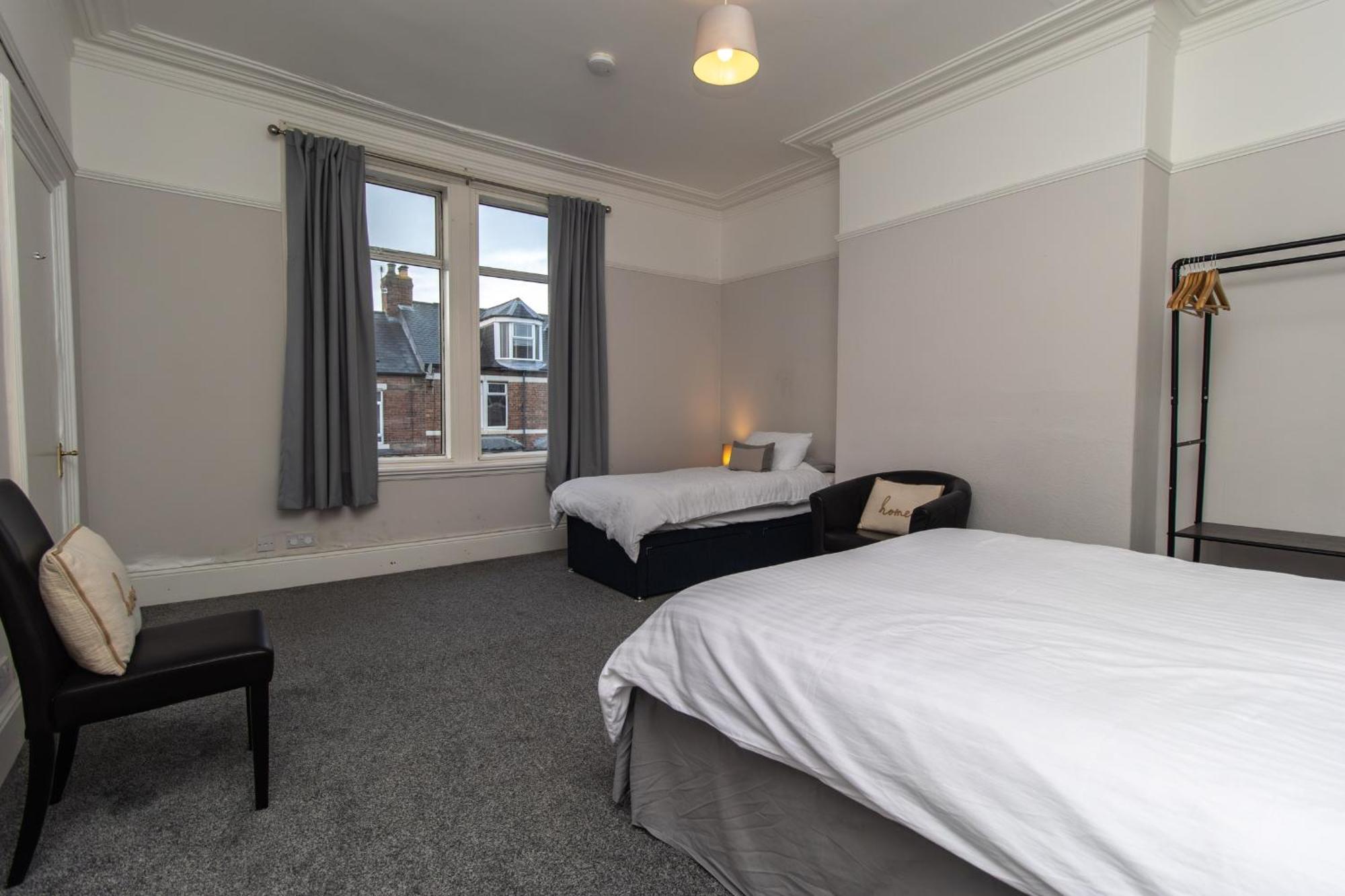 Dwellcome Home Ltd 4 King Bedroom Townhouse, Free Parking, Fast Wifi, Fully Equipped Kitchen, 15 Min Drive To Nissan, 20 Min To Newcastle Sunderland, Ideal For Long Term Contractor Etc Stays, Regular Housekeeping Option - See Our Site For Assurance South Shields Bagian luar foto