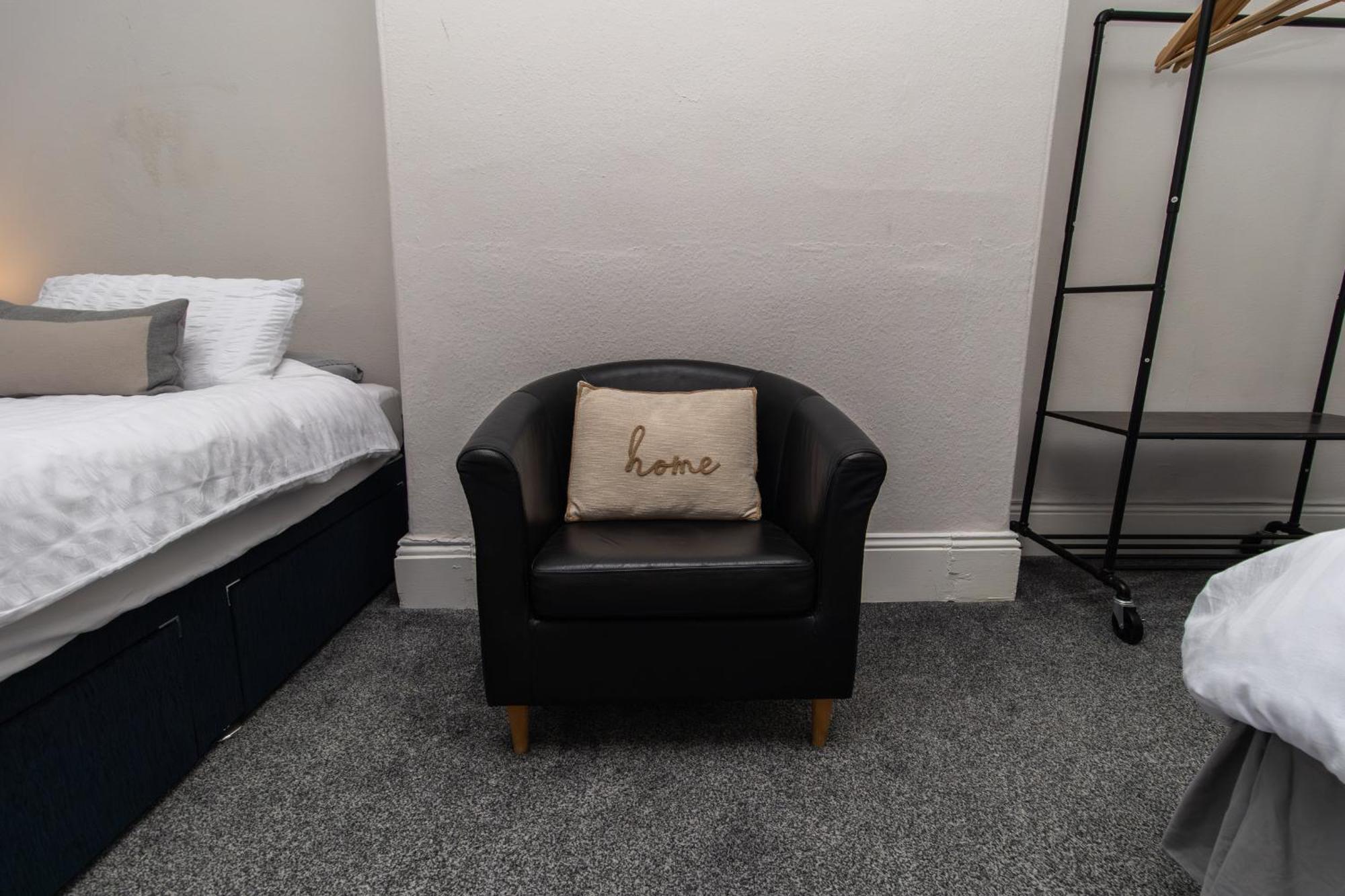 Dwellcome Home Ltd 4 King Bedroom Townhouse, Free Parking, Fast Wifi, Fully Equipped Kitchen, 15 Min Drive To Nissan, 20 Min To Newcastle Sunderland, Ideal For Long Term Contractor Etc Stays, Regular Housekeeping Option - See Our Site For Assurance South Shields Bagian luar foto