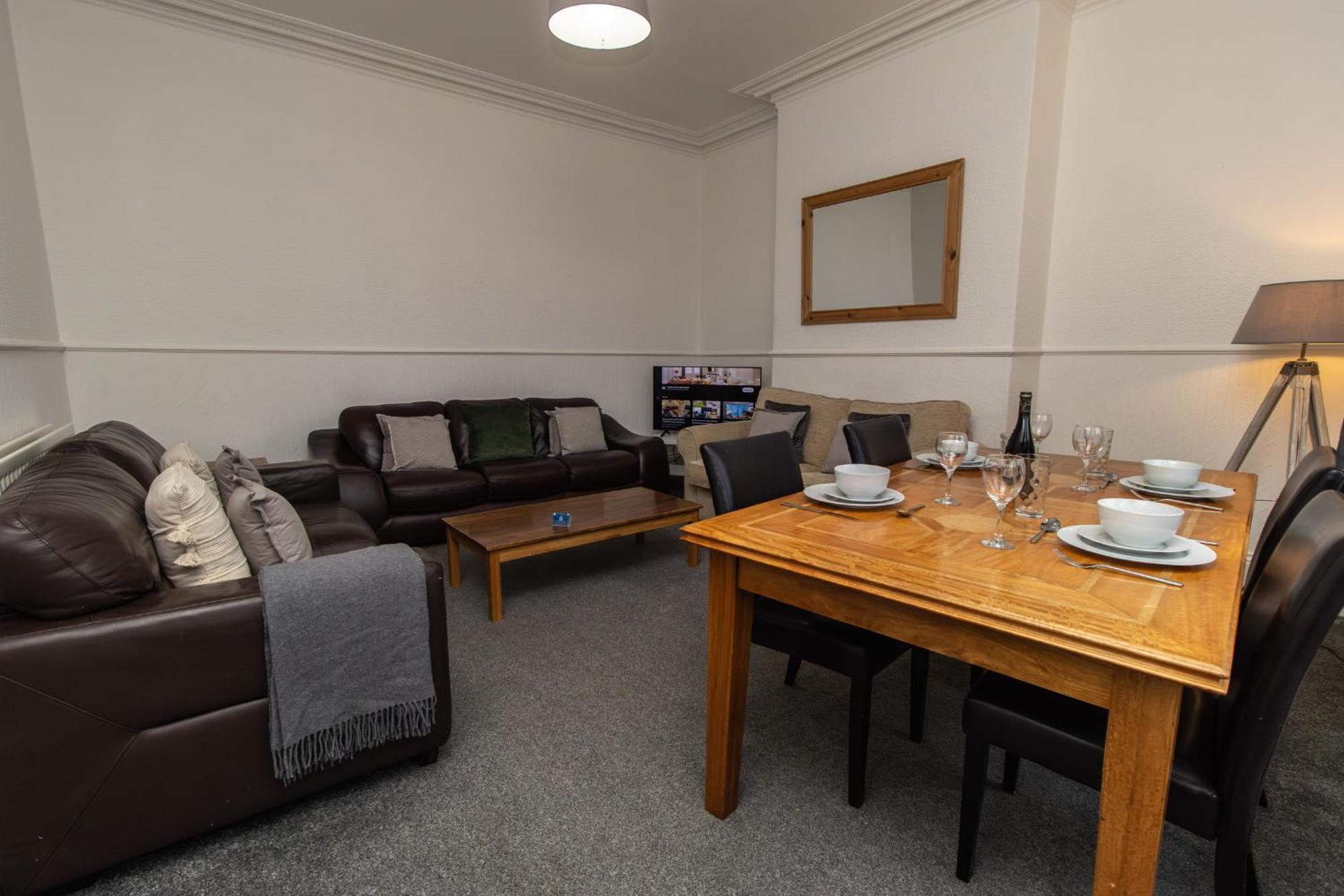 Dwellcome Home Ltd 4 King Bedroom Townhouse, Free Parking, Fast Wifi, Fully Equipped Kitchen, 15 Min Drive To Nissan, 20 Min To Newcastle Sunderland, Ideal For Long Term Contractor Etc Stays, Regular Housekeeping Option - See Our Site For Assurance South Shields Bagian luar foto