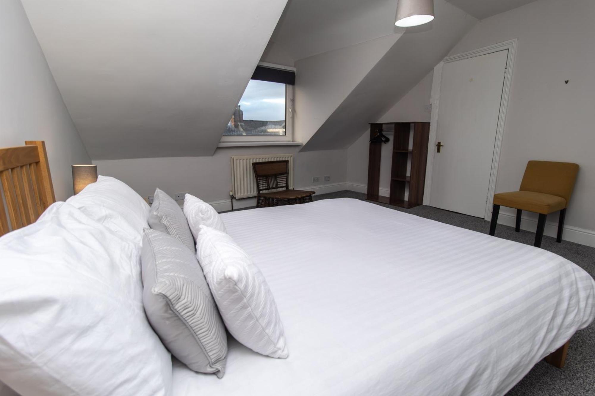 Dwellcome Home Ltd 4 King Bedroom Townhouse, Free Parking, Fast Wifi, Fully Equipped Kitchen, 15 Min Drive To Nissan, 20 Min To Newcastle Sunderland, Ideal For Long Term Contractor Etc Stays, Regular Housekeeping Option - See Our Site For Assurance South Shields Bagian luar foto