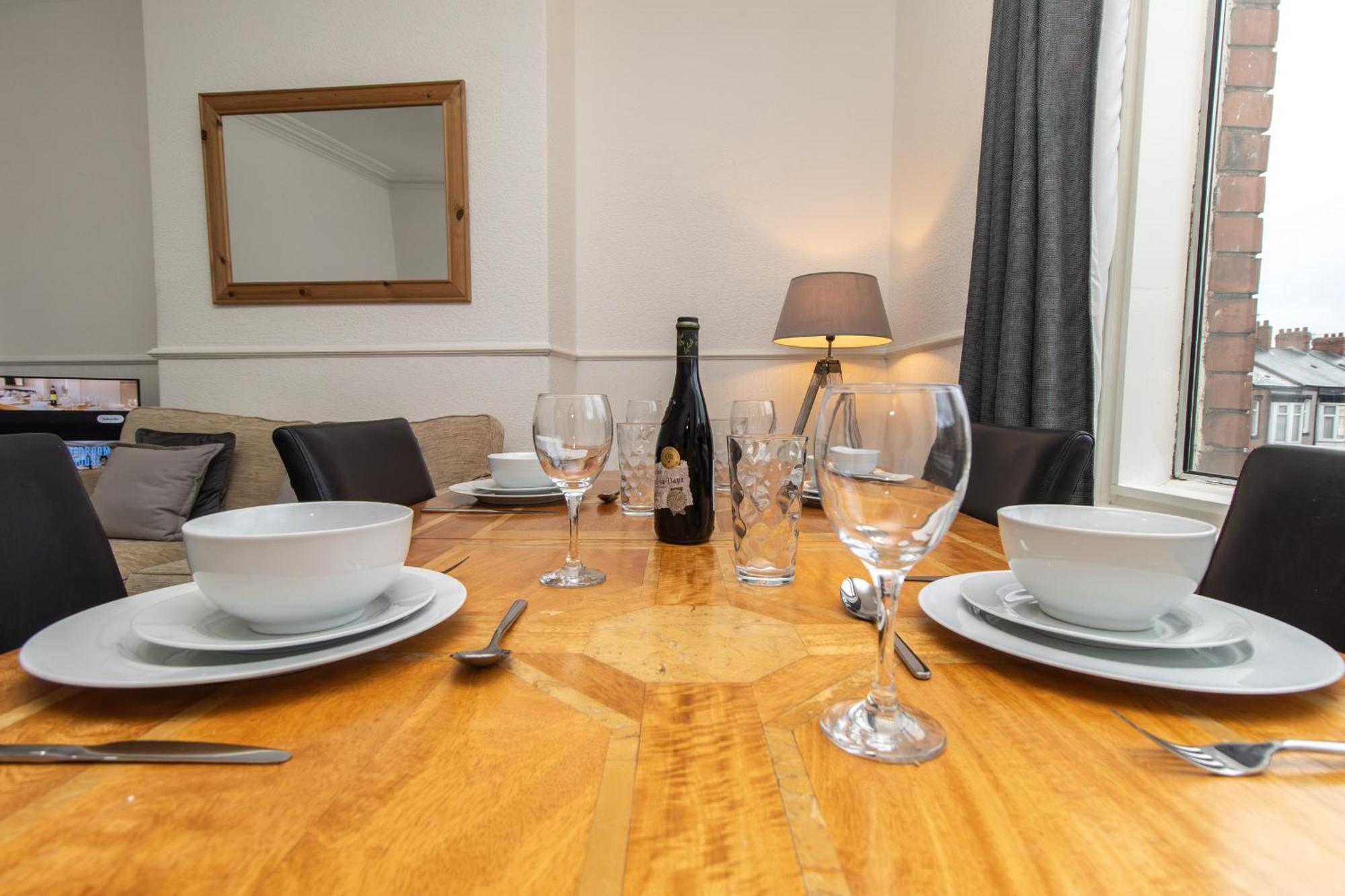 Dwellcome Home Ltd 4 King Bedroom Townhouse, Free Parking, Fast Wifi, Fully Equipped Kitchen, 15 Min Drive To Nissan, 20 Min To Newcastle Sunderland, Ideal For Long Term Contractor Etc Stays, Regular Housekeeping Option - See Our Site For Assurance South Shields Bagian luar foto