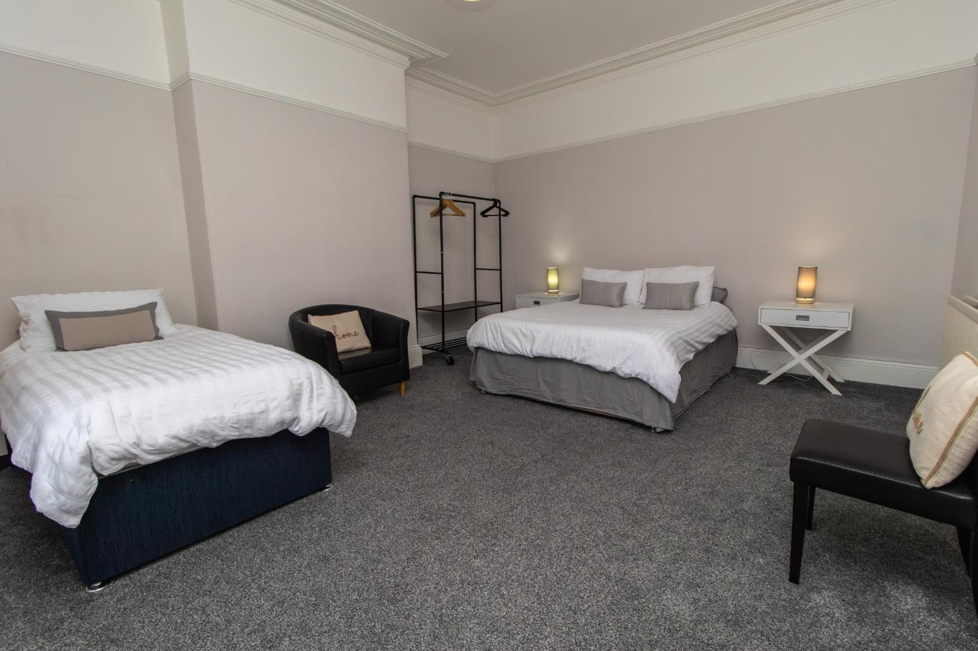 Dwellcome Home Ltd 4 King Bedroom Townhouse, Free Parking, Fast Wifi, Fully Equipped Kitchen, 15 Min Drive To Nissan, 20 Min To Newcastle Sunderland, Ideal For Long Term Contractor Etc Stays, Regular Housekeeping Option - See Our Site For Assurance South Shields Bagian luar foto